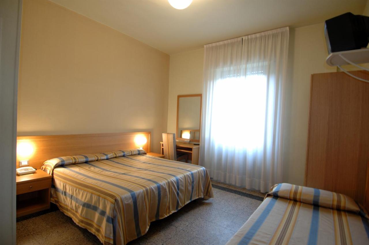 Hotel Moderno Pisa Phòng bức ảnh