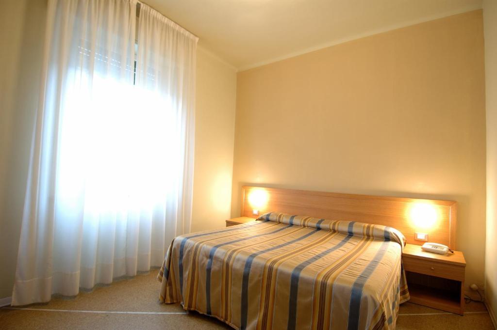 Hotel Moderno Pisa Phòng bức ảnh