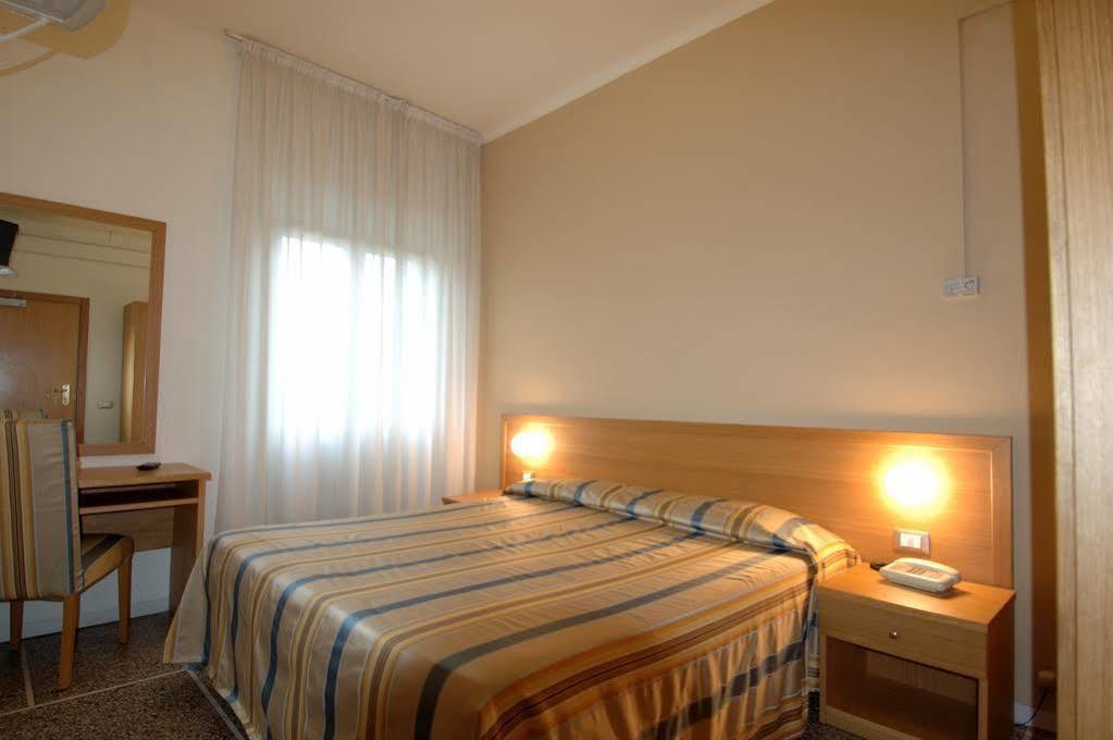Hotel Moderno Pisa Ngoại thất bức ảnh